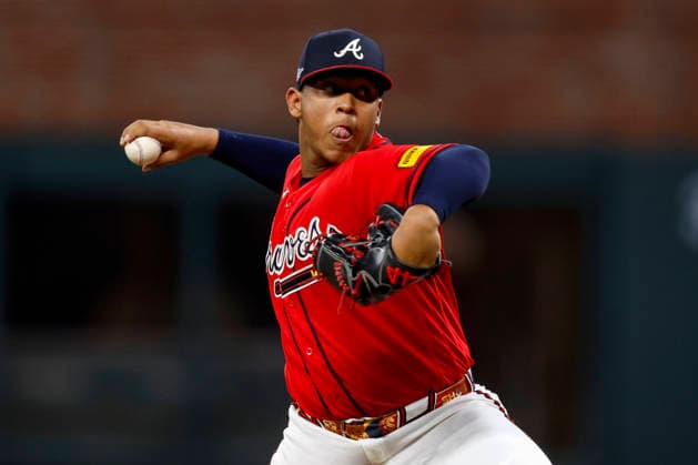 Atlanta Braves pitcher Didier Fuentes (72) pitches in the seventh inning against the Philadelphia Phillies in game three of the MLB, Baseball Herren, USA National League Wild Card round at Truist Park in Atlanta, Georgia on Thursday, October 1, 2026.  ATL20261001323 MIKExZARRILLI
