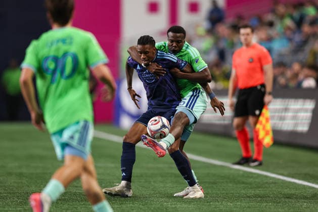 SEATTLE, WA - OCTOBER 01: Nouhou Tolo 5 of the Seattle Sounders kicks the ball away from AndrÃ Luiz 11 of Sporting Kansas City during a game between Sporting Kansas City and the Seattle Sounders on October 1, 2026 at Lumen Field in Seattle, Washington. (Photo by Henry Rodenburg Icon Sportswire) SOCCER: OCT 01 MLS, Fussball Herren, USA Seattle Sounders FC vs Sporting Kansas City EDITORIAL USE ONLY Icon26100108