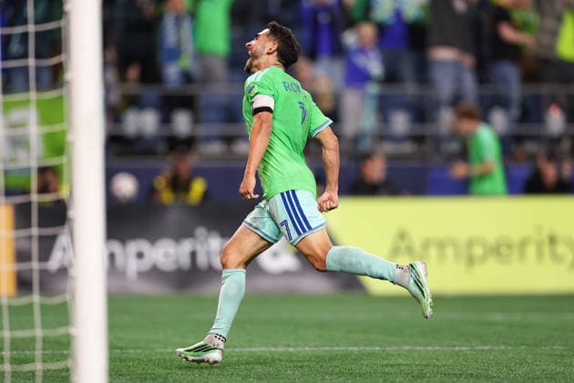 SEATTLE, WA - OCTOBER 01: Cristian Roldan 7 of the Seattle Sounders reacts after scoring a goal during a game between Sporting Kansas City and the Seattle Sounders on October 1, 2026 at Lumen Field in Seattle, Washington. (Photo by Henry Rodenburg Icon Sportswire) SOCCER: OCT 01 MLS, Fussball Herren, USA Seattle Sounders FC vs Sporting Kansas City EDITORIAL USE ONLY Icon26100116