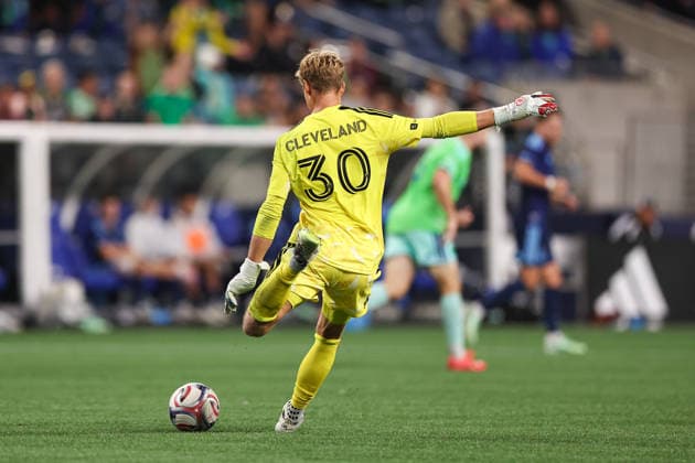 SEATTLE, WA - OCTOBER 01: Stefan Cleveland 30 of Sporting Kansas City kicks the ball during a game between Sporting Kansas City and the Seattle Sounders on October 1, 2026 at Lumen Field in Seattle, Washington. (Photo by Henry Rodenburg Icon Sportswire) SOCCER: OCT 01 MLS, Fussball Herren, USA Seattle Sounders FC vs Sporting Kansas City EDITORIAL USE ONLY Icon26100118
