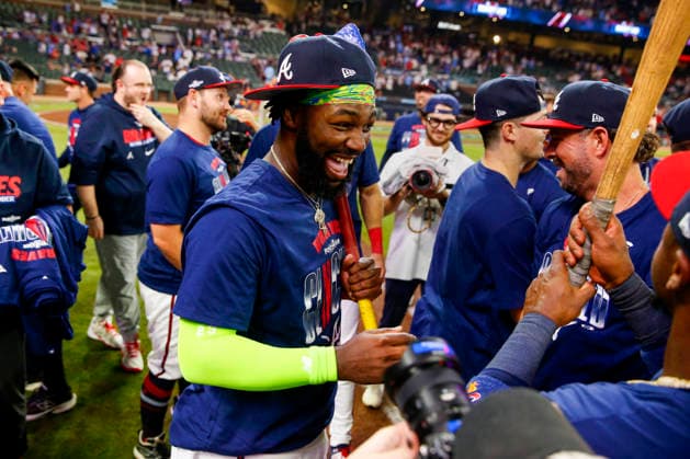 Atlanta Braves center fielder Michael Harris II (23) celebrates defeating the Philadelphia Phillies in game three of the MLB, Baseball Herren, USA National League Wild Card round at Truist Park in Atlanta, Georgia on Thursday, October 1, 2026.  ATL20261001331 MIKExZARRILLI