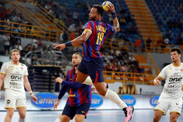 (261002) -- CAIRO, Oct. 2, 2026 -- Timothey N guessan (top) of FC Barcelona, Barca shoots during the gold medal match between Veszprem HC of Hungary and FC Barcelona of Spain at the 19th IHF Men s Club World Championship, WM, Weltmeisterschaft 2026 in Cairo, Egypt, Oct. 1, 2026. ) (SP)EGYPT-CAIRO-HANDBALL-IHF-MEN S CLUB WORLD CHAMPIONSHIP-GOLD MEDAL MATCH AhmedxGomaa 