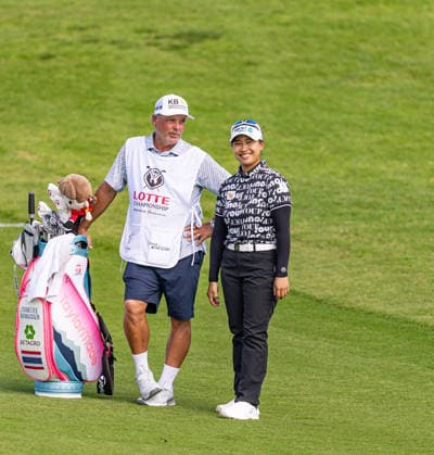 October 1, 2026, Honolulu, Hawaii, USA: CHANETTEE WANNASAEN and her caddie wait their turn at the 18th green on day 1 of the 2026 Lotte Championship at Hoakalei Country Club, Ewa Beach, Hawaii, USA. Honolulu USA - ZUMAm310 20261001_zsp_m310_030 Copyright: xElliotxMilesx