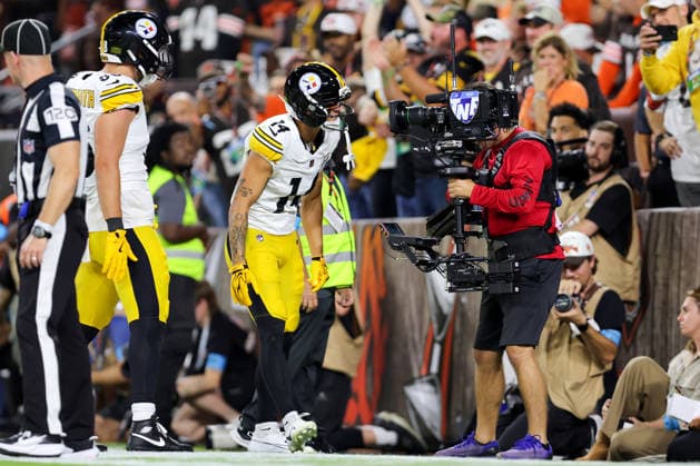 CLEVELAND, OH - OCTOBER 01: Pittsburgh Steelers wide receiver Roman Wilson (14) celebrates after catching a 12-yard touchdown pass during the first quarter of the National Football League game between the Pittsburgh Steelers and Cleveland Browns on October 1, 2026, at Huntington Bank Field in Cleveland, OH. (Photo by Frank Jansky Icon Sportswire) NFL, American Football Herren, USA OCT 01 Steelers at Browns EDITORIAL USE ONLY Icon261001023