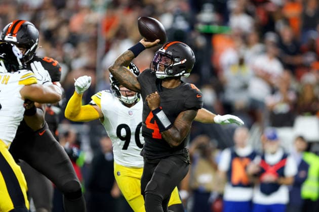 CLEVELAND, OH - OCTOBER 01: Cleveland Browns quarterback Deshaun Watson (4) throws a pass during the first quarter of the National Football League game between the Pittsburgh Steelers and Cleveland Browns on October 1, 2026, at Huntington Bank Field in Cleveland, OH. (Photo by Frank Jansky Icon Sportswire) NFL, American Football Herren, USA OCT 01 Steelers at Browns EDITORIAL USE ONLY Icon261001047