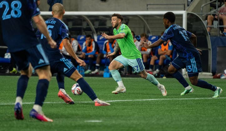 Seattle Sounders v Sporting KC Paul Arriola of the Seattle Sounders dribbles the ball outside the box during their match against Sporting KC at Lumen Field on October 1, 2026. Seattle, WA United States  Copyright: xBrentxCombsx originalFilename:combs-notitle261001_npMBO.jpg