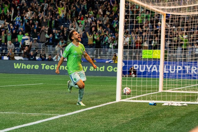 Seattle Sounders v Sporting KC Cristian Roldan of the Seattle Sounders celebrates after scoring the winning goal in the match against Sporting KC at Lumen Field in Seattle, on October 1, 2026. Seattle, WA United States  Copyright: xBrentxCombsx originalFilename:combs-notitle261001_npUy9.jpg