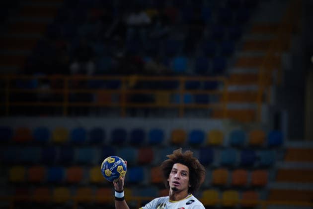 FC Barcelona, Barca v Veszprem HC - IHF Men s Handball Club World Championship, WM, Weltmeisterschaft Final Ali Zain, a player for Veszprem, catches the ball during the IHF Men s Super Globe final between Veszprem and Barcelona at the New Administrative Capital Hall in Cairo, Egypt, on October 1, 2026. Cairo Egypt  Copyright: xAhmedxMosaadx originalFilename:mosad-notitle261001_npNoD.jpg