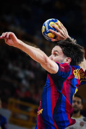 FC Barcelona, Barca v Veszprem HC - IHF Men s Handball Club World Championship, WM, Weltmeisterschaft Final Barcelona s Fernandez scores a point during the IHF Men s Super Globe final between Veszprem and Barcelona at the New Administrative Capital Hall in Cairo, Egypt, on October 1, 2026. Cairo Egypt  Copyright: xAhmedxMosaadx originalFilename:mosad-notitle261001_npS6E.jpg