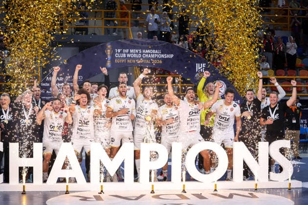 Barcelona v Veszprem - 19th IHF Men s Club World Championship, WM, Weltmeisterschaft 2026 - Final Veszprem players celebrate after winning the 19th IHF Men s Club World Championship 2026 final match against Barcelona at the New Administrative Capital Covered Hall in Egypt on October 1, 2026. New Cairo -New Capital Egypt  Copyright: xAymanxArefx originalFilename:aref-notitle261001_npbsw.jpg
