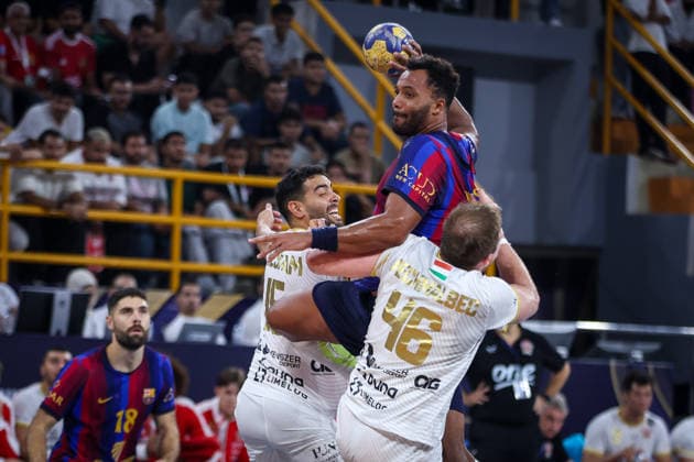 Barcelona v Veszprem - 19th IHF Men s Club World Championship, WM, Weltmeisterschaft 2026 - Final Timothey N Guessan, number 19, of Barcelona battles for possession with Jacques Pechmalbec Dragan, number 46, and Mohamed Ahmed Hesham Elsayed, number 15, of Veszprem during the final match of the 19th IHF Men s Club World Championship 2026 between Barcelona and Veszprem at the New Administrative Capital Covered Hall on October 1, 2026. New Cairo -New Capital Egypt  Copyright: xAymanxArefx originalFilename:aref-notitle261001_npECJ.jpg