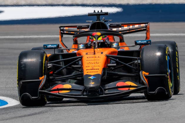 2nd October 2026; Sepang IC, Kuala Lumpur, Malaysia; Formula 1, Bahrain Grand Prix, Free Practice Day; Oscar Piastri (81) of Australia and McLaren Mastercard F1 Team takes the first corner DavidxAsh