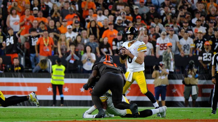 Oct 01, 2026; Aaron Rodgers 8 during the Pittsburgh Steelers vs Cleveland Browns game in Cleveland, OH, USA; at Huntington Bank Field. Mandatory Credit: -Cal Media Cleveland USA - ZUMAcp5_ 20261001_faf_cp5_030 Copyright: xJasonxPohuskix