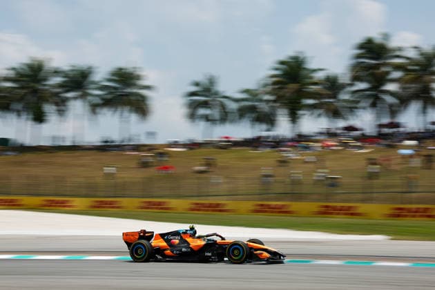 F1 - BAHRAIN GRAND PRIX IN MALAYSIA 2026 01 NORRIS Lando (gbr), McLaren F1 Team MCL40, action during the 2026 Formula 1 Bahrain Grand Prix in Malaysia, 16th round of the 2026 Formula One World Championship, WM, Weltmeisterschaft from October 2 to 4, 2026 on the Sepang International Circuit, in Sepang, Malaysia - SepangMalaysia  Copyright: xEricxAlonsox