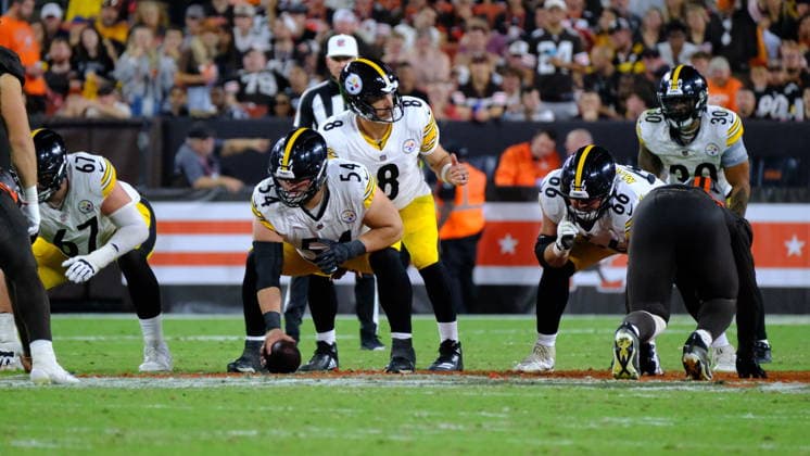 NFL, American Football Herren, USA 2026: Browns Vs Steelers OCT 01 Oct 01, 2026; Aaron Rodgers 8 during the Pittsburgh Steelers vs Cleveland Browns game in Cleveland, OH, USA; at Huntington Bank Field. Mandatory Credit: Jason Pohuski-Cal Media(Credit Image: Â Jason Pohuski Cal Sport Media) Cleveland Oh USA EDITORIAL USE ONLY Copyright: xx ZUMA-20261001_faf_cp5_034.jpg JasonxPohuskix csmphotothree528842