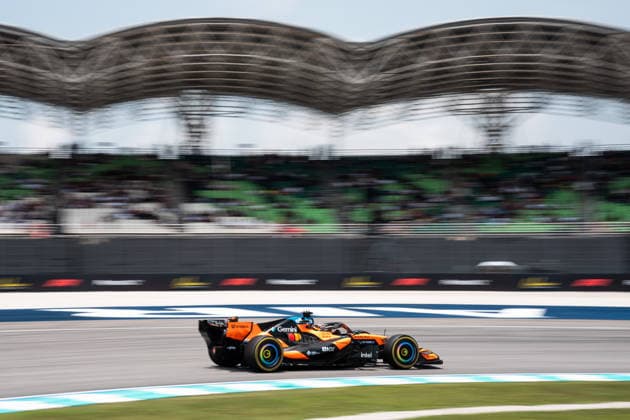 Formula 1 Gulf Air Bahrain Grand Prix in Malaysia 2026 Levi Erb OVERTAKE MAXPPP - Sepang 02 10 2026 81 PIASTRI Oscar (aus), McLaren Mastercard F1 Team, action at the Formula 1 Gulf Air Bahrain Grand Prix 2026 in Malaysia, the 15th round of the 2026 FIA Formula 1 World Championship, WM, Weltmeisterschaft at the Sepang International circuit, from 1 to 4 October 2026 Sepang Sepang International Circuit Malaysia  Copyright: xOVERTAKE MAXPPPxLevixErbx OVT202610020389 OVT202610020389