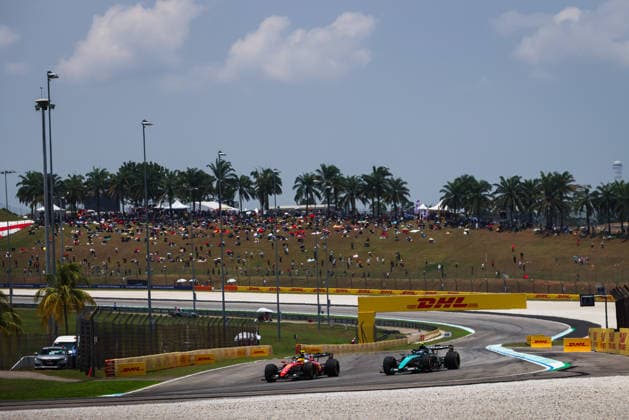 F1 - BAHRAIN GRAND PRIX IN MALAYSIA 2026 44 HAMILTON Lewis (gbr), Scuderia Ferrari SF-26, 12 KIMI ANTONELLI Andrea (ita), Mercedes AMG F1 Team W17, action during the 2026 Formula 1 Bahrain Grand Prix in Malaysia, 16th round of the 2026 Formula One World Championship, WM, Weltmeisterschaft from October 2 to 4, 2026 on the Sepang International Circuit, in Sepang, Malaysia - SepangMalaysia Copyright: xANTONINxVINCENTx