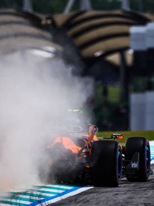 F1 - BAHRAIN GRAND PRIX IN MALAYSIA 2026 01 NORRIS Lando (gbr), McLaren F1 Team MCL40, action during the 2026 Formula 1 Bahrain Grand Prix in Malaysia, 16th round of the 2026 Formula One World Championship, WM, Weltmeisterschaft from October 2 to 4, 2026 on the Sepang International Circuit, in Sepang, Malaysia - SepangMalaysia  Copyright: xANTONINxVINCENTx