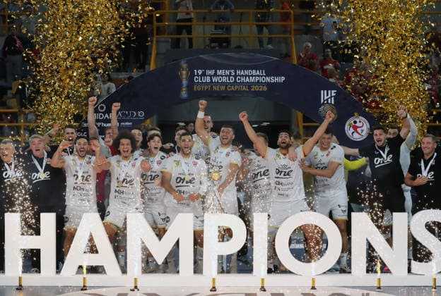 Handball - 2026 IHF Men s Handball Club World Championship, WM, Weltmeisterschaft in Egypt Players of Veszprem HC celebrate after winning the 2026 IHF Men s Handball Club World Championship final match between FC Barcelona, Barca and Veszprem HC, in the New Administrative Capital, Egypt, on October 01, 2026. New Administrative Capital EGYPT  Copyright: xMatrixxImages KhaledxElfiqix