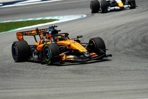 Formula 1 Gulf Air Bahrain Grand Prix in Malaysia 2026 Levi Erb OVERTAKE MAXPPP - Sepang 02 10 2026 81 PIASTRI Oscar (aus), McLaren Mastercard F1 Team, action at the Formula 1 Gulf Air Bahrain Grand Prix 2026 in Malaysia, the 15th round of the 2026 FIA Formula 1 World Championship, WM, Weltmeisterschaft at the Sepang International circuit, from 1 to 4 October 2026 Sepang Sepang International Circuit Malaysia  Copyright: xOVERTAKE MAXPPPxLevixErbx OVT202610020451 OVT202610020451