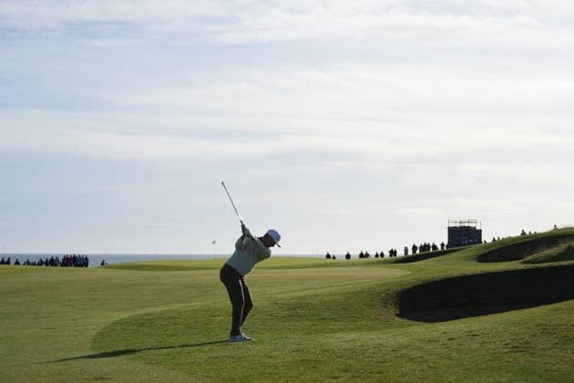 Justin Rose plays his approach shot to the 5th green. Alfred Dunhill Links Championship, Round 2, Kingsbarns, Tayside, UK, Scotland - 02 Oct 2026 United Kingdom  Copyright: xStuartxWallace Shutterstockx 17181491d