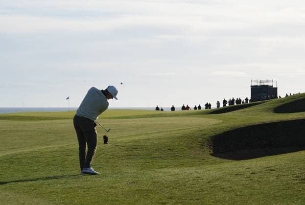 Justin Rose plays his approach shot to the 5th green. Alfred Dunhill Links Championship, Round 2, Kingsbarns, Tayside, UK, Scotland - 02 Oct 2026 United Kingdom  Copyright: xStuartxWallace Shutterstockx 17181491f