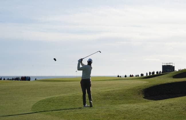 Justin Rose plays his approach shot to the 5th green. Alfred Dunhill Links Championship, Round 2, Kingsbarns, Tayside, UK, Scotland - 02 Oct 2026 United Kingdom  Copyright: xStuartxWallace Shutterstockx 17181491g