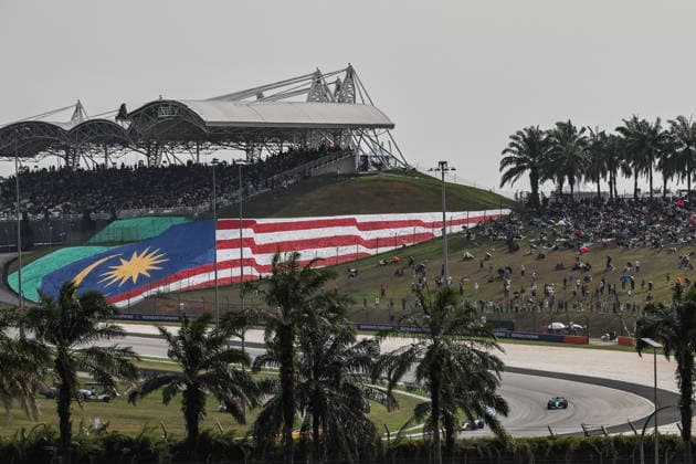 SEPANG, SGR - OCTOBER 02: Fernando Alonso of Spain and Aston Martin Aramco F1 Team in action during friday free practice of the Formula 1 Gulf Air Bahrain Grand Prix on October 02, 2026 held at Sepang International Circuit in Sepang, Malaysia. (Photo by Hazrin Yeob Men Shah Icon Sportswire) AUTO: OCT 02 F1 Bahrain Grand Prix in Malaysia EDITORIAL USE ONLY Icon3782610029389