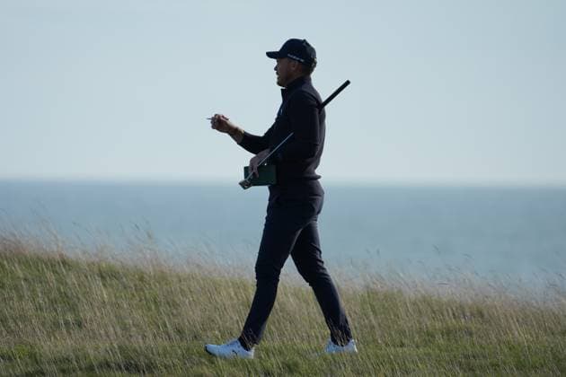 Danny Willett on the first hole. Alfred Dunhill Links Championship, Round 2, Kingsbarns, Tayside, UK, Scotland - 02 Oct 2026 United Kingdom  Copyright: xStuartxWallace Shutterstockx 17181491r