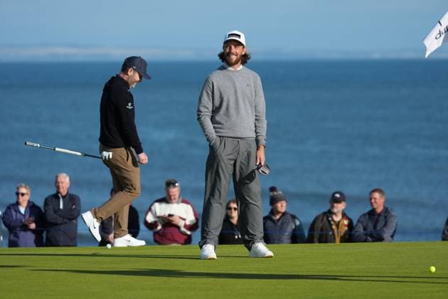 Branden Grace and Tommy Fleetwood on the 4th hole Alfred Dunhill Links Championship, Round 2, Kingsbarns, Tayside, UK, Scotland - 02 Oct 2026 United Kingdom  Copyright: xStuartxWallace Shutterstockx 17181491aa