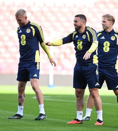 Oli McBurnie and John McGinn Scotland Team Training, International Football, Barclays Hampden, Glasgow, Scotland, UK - 02 Oct 2026Glasgow Lesser Hampden Scotland United Kingdom  Copyright: xMarkxRunnacles Shutterstockx 17180413n