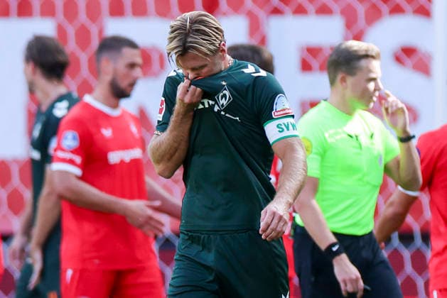 Niclas Fuellkrug of Werder Bremen looks disappointed during the friendly match between FC Twente Enschede and Werder Bremen at De Grolsch Veste on October 2, 2026, in Enschede, Netherlands Photo by Marco Steinbrenner DeFodi Images Niclas Fuellkrug of Werder Bremen looks dejected during the friendly match between FC Twente Enschede and Werder Bremen at De Grolsch Veste on October 2, 2026, in Enschede, Netherlands Photo by Marco Steinbrenner, DeFodi Images Photo by Marco Steinbrenner, DeFodi Images