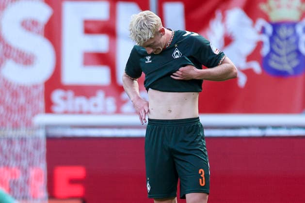 Oskar Wojcik of Werder Bremen looks disappointed during the friendly match between FC Twente Enschede and Werder Bremen at De Grolsch Veste on October 2, 2026, in Enschede, Netherlands Photo by Marco Steinbrenner DeFodi Images Oskar Wojcik of Werder Bremen looks dejected during the friendly match between FC Twente Enschede and Werder Bremen at De Grolsch Veste on October 2, 2026, in Enschede, Netherlands. Photo by Marco Steinbrenner, DeFodi Images. Photo by Marco Steinbrenner, DeFodi Images.