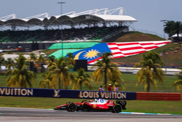 16 LECLERC Charles mco, Scuderia Ferrari SF 26, action from the 2026 Bahrain F1 GP 16 in Malaysia, 2026 Bahrain F1 GP 16 in Malaysia, 81 PIASTRI Oscar out, McLaren F1 Team MCL40, action at the 2026 Formula 1 Bahrain Grand Prix in Malaysia 16 LECLERC Charles mco , Scuderia Ferrari SF 26, action during the 2026 Formula 1 Bahrain Grand Prix in Malaysia, the 16th round of the 2026 Formula One World Championship held October 2–4, 2026, at the Sepang International Circuit in Sepang, Malaysia. Photo by Antonin Vincent, DPPI Malaysia