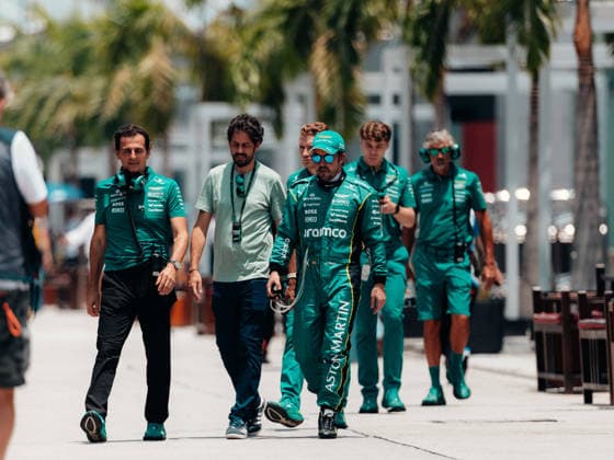 FORMULA 1 GULF AIR BAHRAIN GRAND PRIX IN MALAYSIA 2026 Fernando Alonso (Aston Martin Aramco Formula One Team, 14) and his Team walking to their hospitality after FP1 at the Bahrain GP in Malaysia 2026 02 10 2026