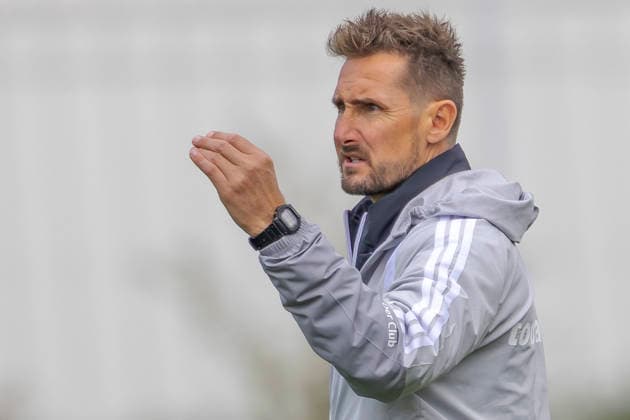 Nuremberg, Germany, October 2, 2026; Friendly Match 2026–2027: 1. FC Nuremberg vs. FC Ingolstadt 04. Pictured: FCN coach Miroslav Klose gesturing on the field at Sportpark Valznerweiher in Bavaria. Copyright: xFotostandx xSchäferx