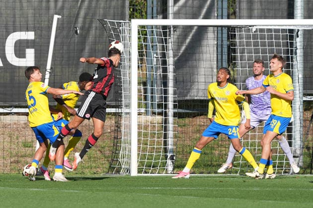 Heading chance by Younes Ebnoutalib, Eintracht Frankfurt, October 2, 2026, Bundesliga, Season 26–27, Eintracht Frankfurt vs. Eintracht Braunschweig, Deutsche Bank Park, Training Field, Friendly Match