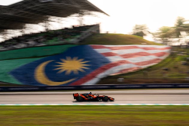 F1 - BAHRAIN GRAND PRIX IN MALAYSIA 2026 81 PIASTRI Oscar (aus), McLaren F1 Team MCL40, action during the 2026 Formula 1 Bahrain Grand Prix in Malaysia, 16th round of the 2026 Formula One World Championship, WM, Weltmeisterschaft from October 2 to 4, 2026 on the Sepang International Circuit, in Sepang, Malaysia - SepangMalaysia  Copyright: xALBERTOxVIMERCATIx