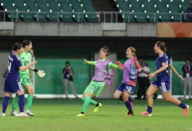 (261002) -- FUKUROI, Oct. 2, 2026 -- Team Japan celebrate after winning the women s final match of football between Japan and the Democratic People s Republic of Korea (DPRK) at 20th Asian Games Aichi-Nagoya 2026 in Fukuroi of Shizuoka Prefecture, Japan, Oct. 2, 2026. ) (SP)JAPAN-FUKUROI-ASIAN GAMES-FOOTBALL-WOMEN FINAL-PRK VS JPN JiaxHaocheng 