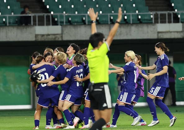 (261002) -- FUKUROI, Oct. 2, 2026 -- Team Japan celebrate after winning the women s final match of football between Japan and the Democratic People s Republic of Korea (DPRK) at 20th Asian Games Aichi-Nagoya 2026 in Fukuroi of Shizuoka Prefecture, Japan, Oct. 2, 2026. ) (SP)JAPAN-FUKUROI-ASIAN GAMES-FOOTBALL-WOMEN FINAL-PRK VS JPN JiaxHaocheng 