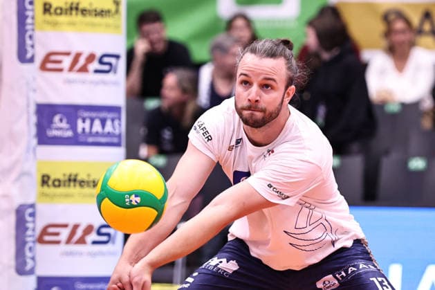 VOLLEYBALL - Coppa Pallavolo Senza Confini HARTBERG,AUSTRIA,02.OCT.26 - VOLLEYBALL - Coppa Pallavolo Senza Confini, TSV Hartberg vs ACH Volley Ljubljana. Image shows Max Thaller (Hartberg) during warm-up.  GEPAxpictures xChrisxBauer