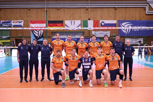 VOLLEYBALL - Coppa Pallavolo Senza Confini HARTBERG,AUSTRIA,02.OCT.26 - VOLLEYBALL - Coppa Pallavolo Senza Confini, TSV Hartberg vs ACH Volley Ljubljana. Image shows team photo Ljubljana.  GEPAxpictures xChrisxBauer