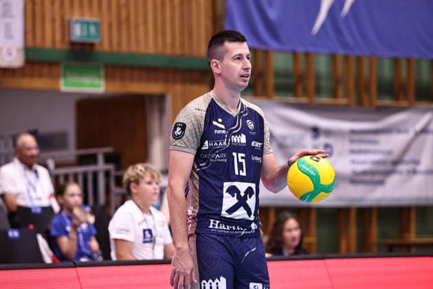 VOLLEYBALL - Coppa Pallavolo Senza Confini HARTBERG,AUSTRIA,02.OCT.26 - VOLLEYBALL - Coppa Pallavolo Senza Confini, TSV Hartberg vs ACH Volley Ljubljana. Image shows Dorde Knezevic (Hartberg).  GEPAxpictures xChrisxBauer
