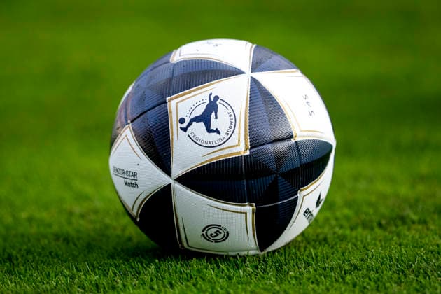 An Erima Senzor Star Match ball from the Regionalliga Südwest lies on the field, displaying the league logo; league logo; official match ball; symbolic photo; symbolic image; symbol; cropped image; single image; single photo; 02 10 2026, Sandhausen, Germany, soccer, Regionalliga Southwest, SV Sandhausen vs. 1. FC Kaiserslautern II xozx