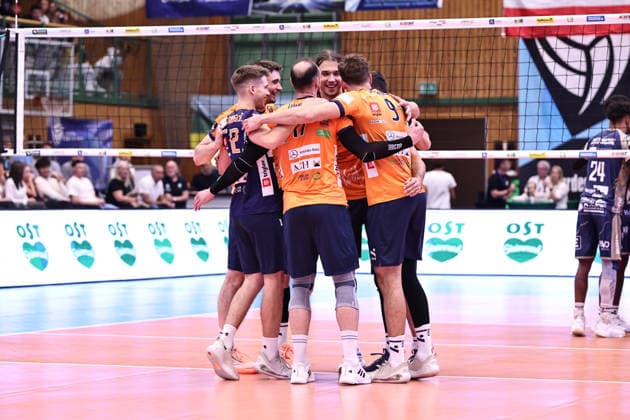 VOLLEYBALL - Coppa Pallavolo Senza Confini HARTBERG,AUSTRIA,02.OCT.26 - VOLLEYBALL - Coppa Pallavolo Senza Confini, TSV Hartberg vs ACH Volley Ljubljana. Image shows the rejoicing of Ljubljana.  GEPAxpictures xChrisxBauer