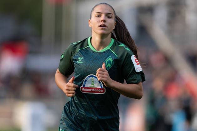 Luna Vanzeir 30, Werder Bremen Women warming up; Bayer 04 Leverkusen Women vs. SV Werder Bremen Women; soccer; Google Pixel Women s Bundesliga; Matchday 6; 2026–2027, October 2, 2026 DFB regulations prohibit any use of photographs as image sequences and or quasi-video Leverkusen, North Rhine-Westphalia, Germany Copyright: xkolbert-press MarkusxVerwimpx