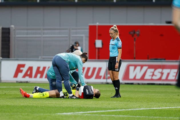 Soccer I Women s I 2026–2027 Season I Bundesliga I Bayer 04 Leverkusen vs. Werder Bremen I October 2, 2026 Rafaela Borggräfe 12, Bayer 04 Leverkusen player requires medical attention after a tackle at the Ulrich Haberland Stadium in Leverkusen, North Rhine-Westphalia, Germany Copyright: xLobeca CedricxSiefkerx