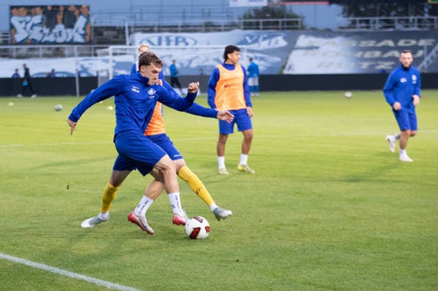 Soccer: Saxony Cup, 1 FC Lok Leipzig vs. SV Liebertwolkwitz, October 2, 2026; Jonas Arcalean, 17, Lok Leipzig during warm-ups; soccer practice; Wernesgrüner Saxony Cup 2026–2027, Round 3: 1 FC Lok Leipzig vs. SV Liebertwolkwitz on October 2, 2026, at Bruno Plache Stadium, Leipzig Copyright: xBEAUTIFULxSPORTS JanxKaeferx
