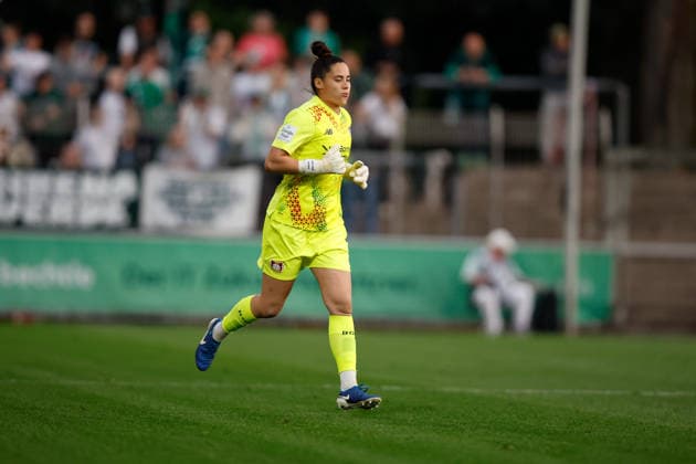 Soccer I Women s I 2026–2027 Season I Bundesliga I Bayer 04 Leverkusen vs. Werder Bremen I October 2, 2026 Charlotte Voll 1, Bayer 04 Leverkusen takes the field and immediately has to save a penalty kick; close-up, portrait, single photo, single frame, body; Leverkusen, Ulrich Haberland Stadium, North Rhine-Westphalia, Germany Copyright: xLobeca CedricxSiefkerx