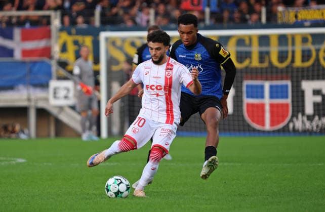 October 2, 2026, Soccer, Men s, Friendly Match, 2026–2027 Season, 1 FC Saarbrücken vs. AS Nancy Lorraine, Adrian Dabasse (AS Nancy Lorraine) and Zac Shuaib (1 FC Saarbrücken), Ludwigsparkstadion, Saarbrücken, Saarland, Germany Copyright: xFabianxKleerx